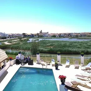 Hotel Le Maset En Camargue **